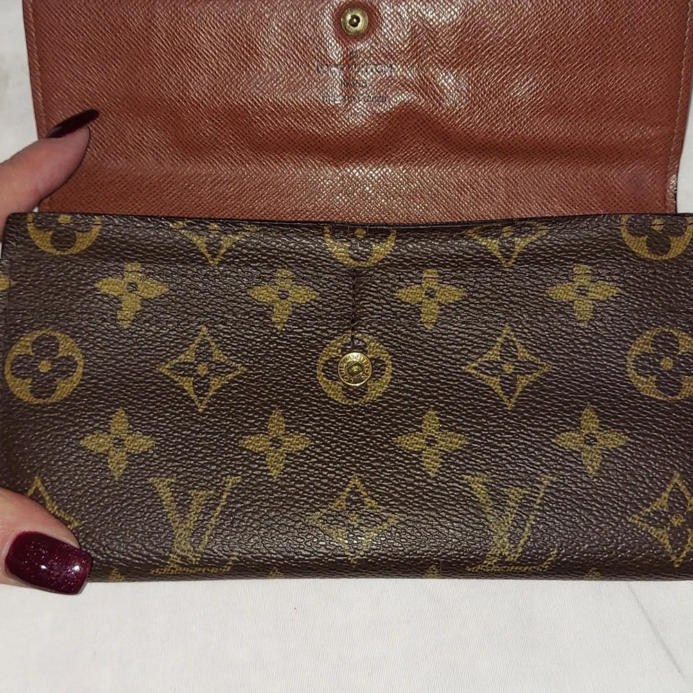 Authentic Louis Vuitton Long Monogram Sara Wallet